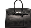 Il s'agit du Birkin de Hermès

Sac Birkin en crocodile de la maison Hermès