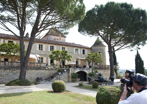 illustration château de Cayx (Caïx)  et photographe - Le prince Henrik de Danemark fête ses 80 ans en famille au château de Cayx (Caïx)  près de  Cahors en France, le 11 juin 2014.