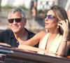 Amal et George Clooney ont fait sensation en arrivant à Venise.

George Clooney et sa femme Amal Clooney arrivent à Venise avant le 82e Festival international du film de Venise - Italie. 
Backgrid UK/ Bestimage