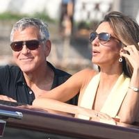 A Venise, Amal Clooney porte la combi d'une maison française : avec George, impossible pour elle de rater ce moment