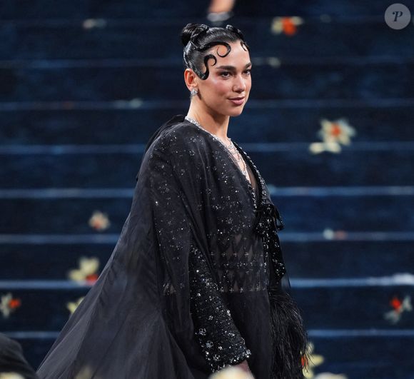 Dua Lipa au gala de bienfaisance 2025 du Costume Institute célébrant l'ouverture de l'exposition "Superfine : Tailoring Black Style" qui s'est tenue le 5 mai 2025 au Metropolitan Museum of Art à New York. Photographe : STARMAX / BESTIMAGE