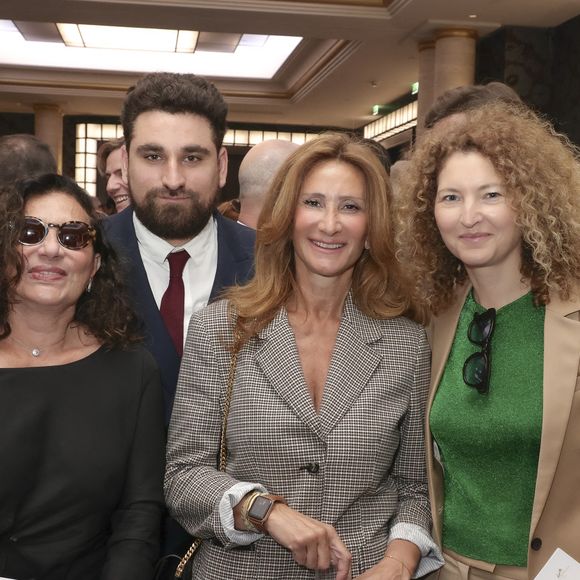Exclusif - Esther Hanouna, Elliott Gabison, Yaël Gabison au déjeuner du Chinese Business Club, avec C.Hanouna comme invité d’honneur, à Paris, France, le 19 juin 2025. © Jack Tribeca/Bestimage