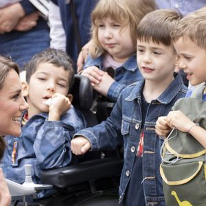 Son Altesse Royale, Catherine, Princesse de Galles (Catherine (Kate) Middleton, princesse de Galles), visite de 2 jours en Italie. À son arrivée à la mairie de Reggio Emilia, elle est accueillie par le maire de la ville, Marco Massari, le 13 mai 2026. © GoffPhotos/Bestimage