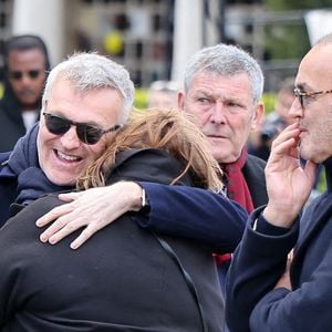 Laurent Ruquier, Michèle Bernier, Stéphane Bachot , Roland Perez - Sorties des obsèques d'Isabelle Mergault à la Coupole du Père-Lachaise à Paris le 30 mars 2026. © Cyril Moreau - Dominique Jacovides / Bestimage