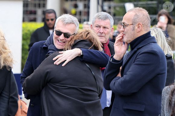 Laurent Ruquier, Michèle Bernier, Stéphane Bachot , Roland Perez - Sorties des obsèques d'Isabelle Mergault à la Coupole du Père-Lachaise à Paris le 30 mars 2026. © Cyril Moreau - Dominique Jacovides / Bestimage