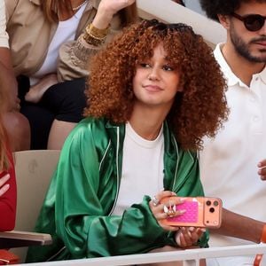 Lena Mahfouf - Célébrités dans les tribunes de la finale homme des Internationaux de France de Tennis de Roland Garros 2026 le 7 juin 2026. © Jacovides-Moreau/Bestimage