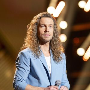 Julien Doré a une fois de plus prouvé qu'il était prêt à tout pour surprendre. 

Exclusif - Julien Doré - Enregistrement de l'émission "La fête de la chanson française" à Paris, présentée par L.Thilleman et A.Manoukian, et diffusée le 20 décembre sur France 3
© Pierre Perusseau / Bestimage