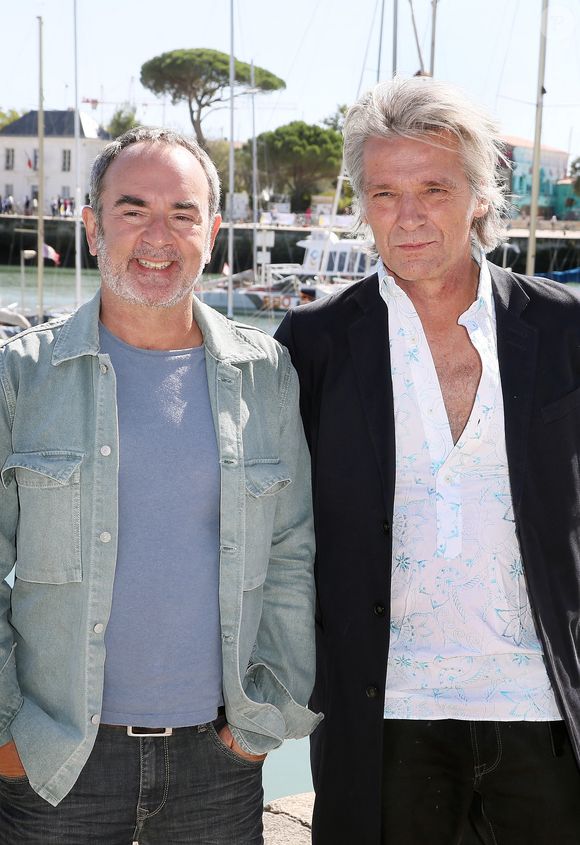 Bruno Solo et Yvan Le Bolloc'h au photocall de la série "Camera café" lors de la 24ème édition du Festival de la Fiction TV de La Rochelle, France, le 17 septembre 2022. © Patrick bernard/Bestimage
