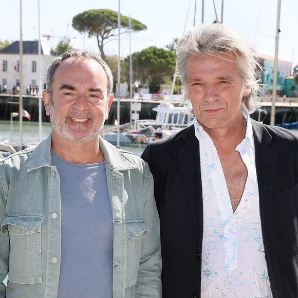 Bruno Solo et Yvan Le Bolloc'h au photocall de la série "Camera café" lors de la 24ème édition du Festival de la Fiction TV de La Rochelle, France, le 17 septembre 2022. © Patrick bernard/Bestimage