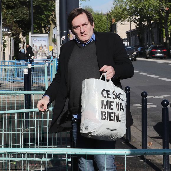 Pierre Palmade est sorti de la prison de Bordeaux, il purgera sa peine sous bracelet électronique à son domicile. Le 16 avril 2025
L’humoriste, à qui un aménagement de peine a été accordé pour purger sa condamnation après un grave accident de la route en Seine-et-Marne, a quitté ce mercredi matin la prison de Gradignan, près de Bordeaux. Agence / Bestimage
