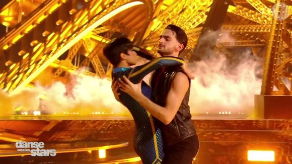 Nino Mosa et Eve Gilles lors de leur premier prime de "Danse avec les stars", le 14 février 2025, sur TF1