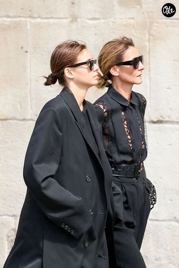 Clotilde Courau et sa fille Vittoria de Savoie - Arrivées aux obsèques de Mathilde Favier en l'église Saint-Sulpice à Paris le 31 aout 2026. © Dominique Jacovides-Cyril Moreau/Bestimage