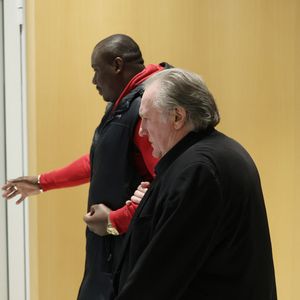 Gérard Depardieu -  Arrivées au procès de Gérard Depardieu pour agressions sexuelles sur deux femmes lors d'un tournage de film en 2021, au tribunal correctionnel de Paris.
Le 27 mars 2025.

© Clovis / Guignebourg / Bestimage