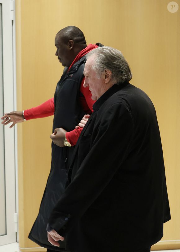 Gérard Depardieu -  Arrivées au procès de Gérard Depardieu pour agressions sexuelles sur deux femmes lors d'un tournage de film en 2021, au tribunal correctionnel de Paris.
Le 27 mars 2025.

© Clovis / Guignebourg / Bestimage