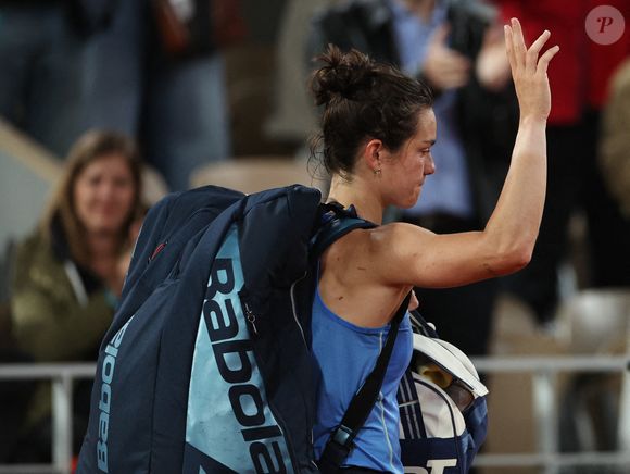 Lois Boisson quitte le court après le match de demi-finale du simple dames contre l'Américaine Coco Gauff à Roland Garros, Paris, France, 5 juin 2025. Photo by Li Jing/Xinhua/ABACAPRESS.COM