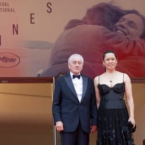 Robert de Niro et sa compagne Tiffany Chen - Montée des marches du film « Partir un jour » pour la cérémonie d’ouverture du 78ème Festival International du Film de Cannes, au Palais des Festivals à Cannes. Le 13 mai 2025
© Jacovides-Moreau / Bestimage