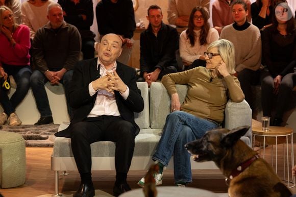 Exclusif - Bernard Montiel, Raphaël Mezrah, Oli. avec Chantal Ladesou et Eric Baratay invités, et Olivia la juriste sur plateau de l'émission "Animalement Vôtre" présentée par Bernard Montiel et diffusée le 8 février 2026 sur France 3, à Paris, France, le 12 janvier 2026. © Julien Sarkissian/Bestimage
