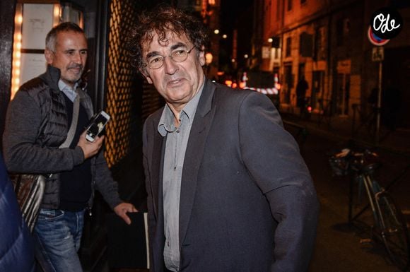Exclusivité - Albert Dupontel sort d'un restaurant lors du 9e Festival des Lumières à Lyon, en France, le 19 octobre 2017. Photo de Julien Reynaud/APS-Medias/ABACAPRESS.COM