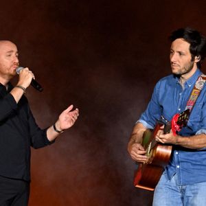 Vianney et les 4 membres de Diana di l'Alba durant Corsu Mezu Mezu, le concert emmené par Patrick Fiori qui a eu lieu au stade Orange Vélodrome à Marseille, le 22 mai 2026, diffusé le 28 août sur France 3.. © Bruno Bebert/Bestimage