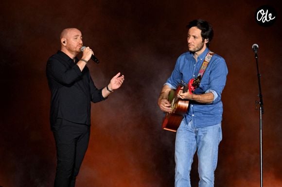 Vianney et les 4 membres de Diana di l'Alba durant Corsu Mezu Mezu, le concert emmené par Patrick Fiori qui a eu lieu au stade Orange Vélodrome à Marseille, le 22 mai 2026, diffusé le 28 août sur France 3.. © Bruno Bebert/Bestimage