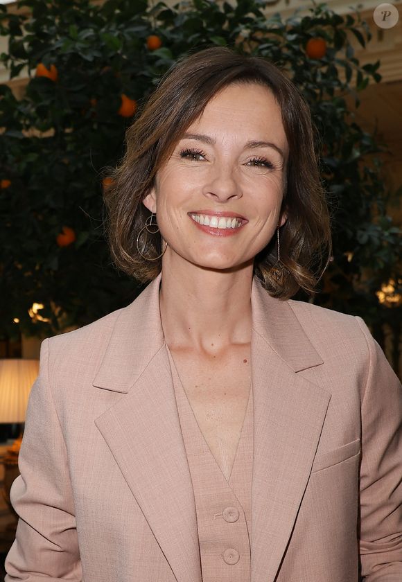 La journaliste, elle-même passionnée de musique, a accompagné ce cliché d'une légende sobre mais remplie d'affection.

Exclusif - Isabelle Ithurburu - Soirée de Gala caritative des Invincibles au profit de la recherche contre la maladie de Charcot à l'InterContinental Paris Le Grand le 9 avril 2026.© Coadic Guirec/Bestimage
