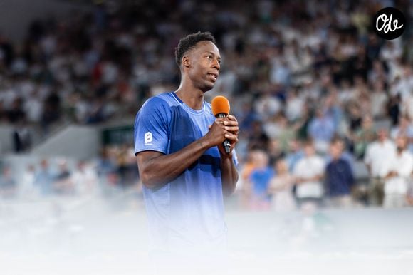 Gaël Monfils se mue également en intervieweur de talent lors de talk-shows captivants, recevant des légendes du sport comme le basketteur Tony Parker ou ses anciens camarades Jo-Wilfried Tsonga et Gilles Simon pour évoquer leurs riches carrières. 

Gaël Monfils joue et perd son dernier match face à Hugo Gaston lors des internationaux de tennis de Roland Garros à Paris le 25 mai 2026.

© Moreau / Jacovides / Bestimage