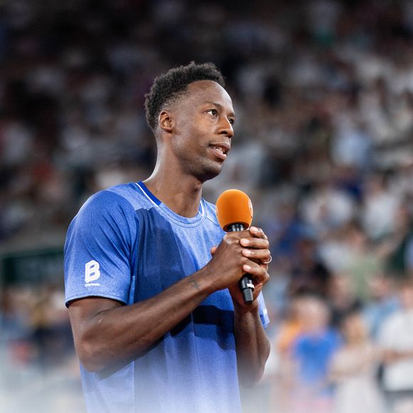 Gaël Monfils se mue également en intervieweur de talent lors de talk-shows captivants, recevant des légendes du sport comme le basketteur Tony Parker ou ses anciens camarades Jo-Wilfried Tsonga et Gilles Simon pour évoquer leurs riches carrières. 

Gaël Monfils joue et perd son dernier match face à Hugo Gaston lors des internationaux de tennis de Roland Garros à Paris le 25 mai 2026.

© Moreau / Jacovides / Bestimage