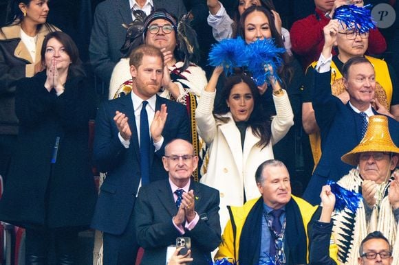 La duchesse leur a donc présenté des excuses et a même fait une promesse à tous les déçus
Le prince Harry et Meghan Markle assistent à la cérémonie d'ouverture des "Invictus Games Vancouver Whistler 2025" au Canada le 8 février 2025.Backgrid USA / Bestimage