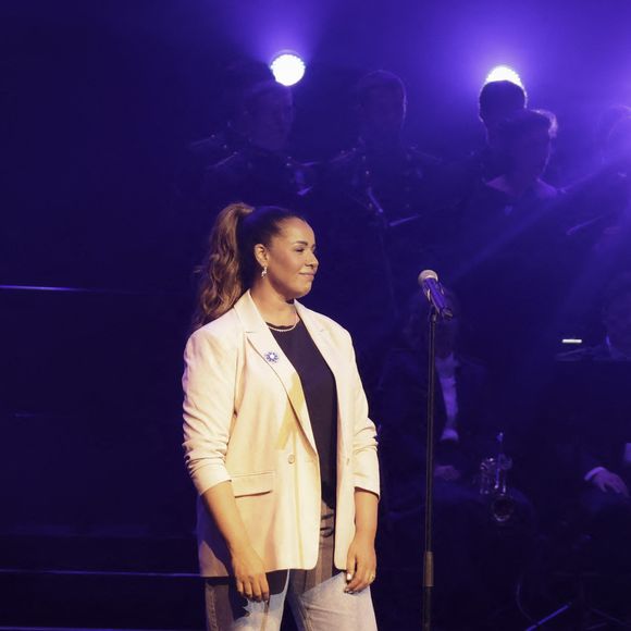 Chimène Badi  au concert des sentinelles à la salle Pleyel à Paris au profit de l'association "Bleuet de France" le 10 avril 2025.
L’intégralité des dons de ce spectacle sera reversée à l’Œuvre nationale du Bleuet de France qui vient en aide aux blessés des armées, aux victimes du terrorisme, aux combattants d’hier et d’aujourd’hui, aux pupilles de la Nation, aux veuves de guerre et aux familles endeuillées.

© Jack Tribeca / Bestimage