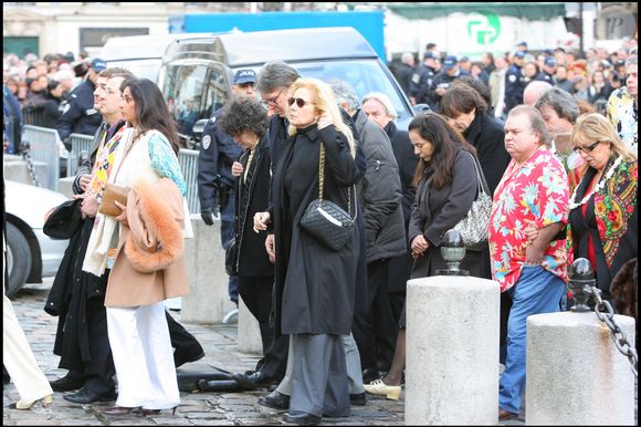 Tony Scotti et Sylvie Vartan - obsèques du chanteur Carlos en l'église Saint-Germain des Prés à Paris en 2008. JACOVIDES-GUIZARD / BESTIMAGE