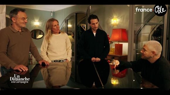 Mosimann, Agathe Lecaron, Frédéric Lopez et Samuel Bambi dans "Un dimanche à la campagne" ce 13 septembre 2026 sur France 2

Capture d'écran France 2