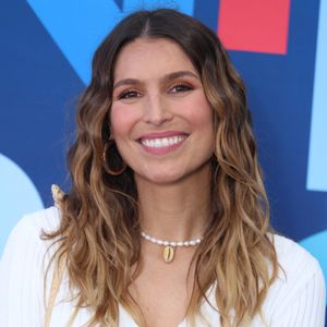Laury Thilleman au photocall de "Laury Thilleman & Vincent Niclo" lors de la 63ème édition du Festival de television de Monte-Carlo, Monaco, le 16 juin 2024. © Denis Guignebourg/Bestimage