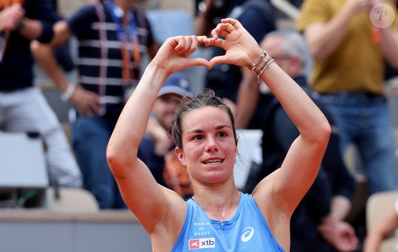 La française Loïs Boisson bat l'américaine Pegula (3-6, 6-4, 6-4), au 4ème tour des internationaux de France de Tennis de Roland Garros 2025 (Jour 9), à Paris, France, le 2 juin 2025. Boisson a renversé la situation face à l’Américaine Pegula, numéro trois mondiale, pour s’offrir la plus belle victoire de sa carrière (3-6, 6-4, 6-4) et se hisser en quarts de finale de Roland-Garros. © Jacovides-Moreau/Bestimage