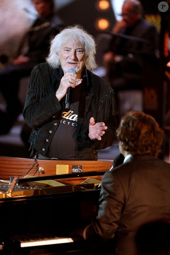 Exclusif - Hugues Auffray durant le deuxième jour d'enregistrement de l'émission de télévision "Nice Jazz Festival" au Théâtre de Verdure à Nice, le 25 juillet 2020.© Bruno Bebert / Bestimage