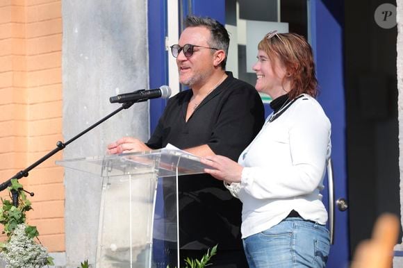 Guest - 300 personnes réunies pour rendre hommage à Emilie Dequenne dans sa ville de Chièvres (Belgique), le 9 avril 2025, quelques semaines après son décès prématuré, survenu le 16 mars 2025. Une plaque commémorative a été installée dans la salle des Pas Perdus de l'hôtel de ville, renommée "Espace Émilie Dequenne". La famille de la comédienne a lancé un appel aux dons pour soutenir la lutte contre le cancer.