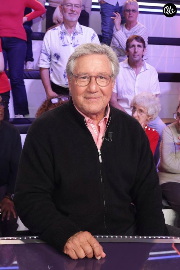 Le couple partage depuis plus de quatre décennies d'amour. 
Exclusif - Patrick Sabatier sur le plateau de l’enregistrement de l’émission « Face à Hanouna » présentée par C.Hanouna et diffusée sur C8 le 12 octobre 2024, à Paris, France, le 10 octobre 2024. © Jack Tribeca / Bestimage