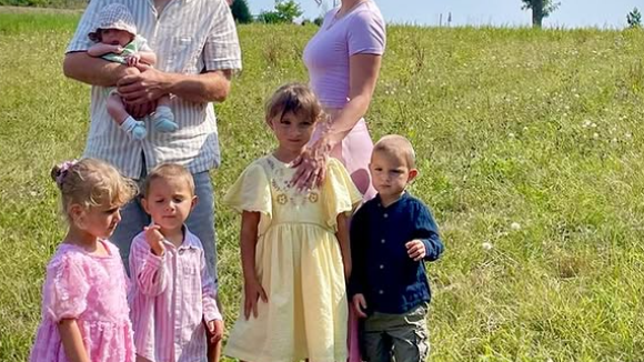 A 26 et 28 ans et après cinq bébés en six ans, ce duo de Familles nombreuses ne pourra plus enfanter