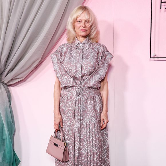 La vidéo a été publiée mercredi 15 juillet sur son compte qui cumule plus de 5 millions d'abonnés. 
Pamela Anderson au photocall de la cérémonie des Fashion Trust U.S. Awards 2026, en partenariat avec Google, aux studios nya WEST à Los Angeles, Californie, États-Unis, le 8 avril 2026. © Chad Salvador/Image Press Agency/Backgrid/Bestimage