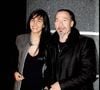 À cette époque, Florent Pagny se montre plutôt maladroit avec Azucena Caamaño, comme elle le racontera des années plus tard dans le documentaire de TF1 diffusé en 2023, "Florent Pagny : un homme libre".

Florent Pagny et sa femme Azucena lors du cocktail de rentrée de TF1, le 16 septembre 2009.

DOMINIQUE JACOVIDES / BESTIMAGE