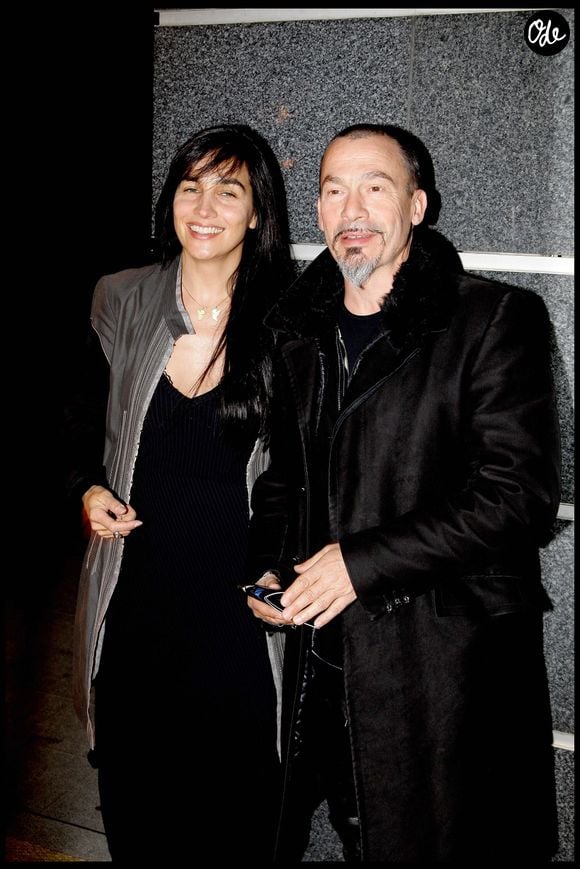 À cette époque, Florent Pagny se montre plutôt maladroit avec Azucena Caamaño, comme elle le racontera des années plus tard dans le documentaire de TF1 diffusé en 2023, "Florent Pagny : un homme libre".

Florent Pagny et sa femme Azucena lors du cocktail de rentrée de TF1, le 16 septembre 2009.

DOMINIQUE JACOVIDES / BESTIMAGE