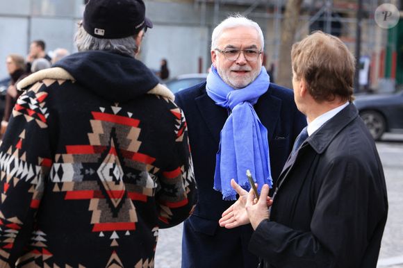 Pascal Praud arrive à la cérémonie funéraire de Rolland Courbis à l'église de la Madeleine à Paris, France, le 14 janvier 2026. Rolland Courbis, ancien footballeur français, entraîneur et commentateur médiatique au franc-parler, est décédé à l'âge de 72 ans. Photo par Jerome Domine/ABACAPRESS.COM
