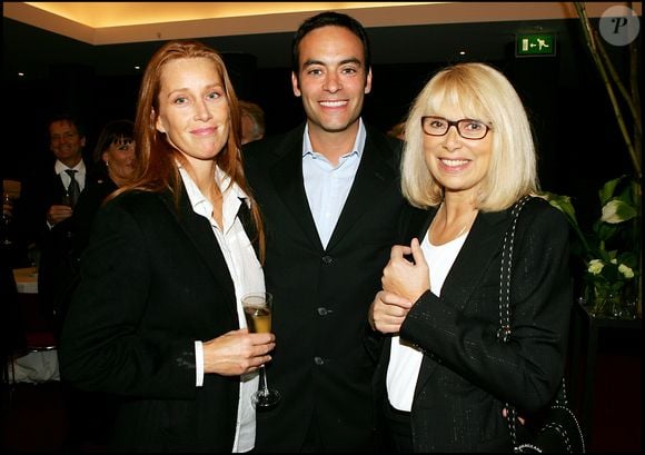 Mireille Darc, Anthony Delon et Sophie Clerico, mère de ses deux filles Liv et Loup chez Christies à Paris © Bertrand Rindoff Petroff Bestimage