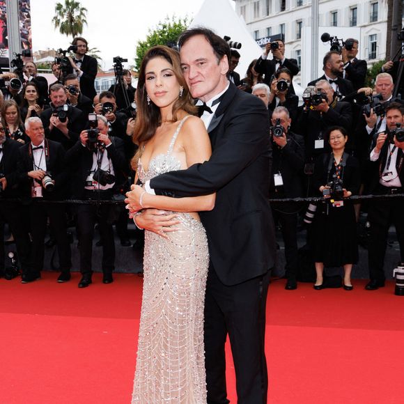 Tout comme Quentin Tarantino et sa femme Danielle

Daniella Tarantino et son mari Quentin Tarantino - Montée des marches du film « Partir un jour » pour la cérémonie d’ouverture du 78ème Festival International du Film de Cannes, au Palais des Festivals à Cannes. Le 13 mai 2025
© Jacovides-Moreau / Bestimage