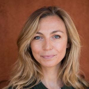 Amélie Etasse est l'une des têtes d'affiche de la série "Scènes de Ménages" sur M6

Amélie Etasse au village lors des internationaux de tennis de Roland Garros à Paris, France. © Jacovides-Moreau/Bestimage