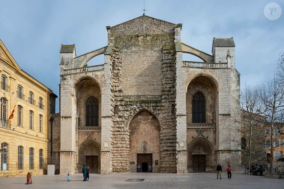 Vue extérieure de la basilique Sainte-Marie-Madeleine, troisième tombeau de la chrétienté contenant les reliques de Marie-Madeleine, apôtre du Christ à Saint-Maximin-la-Sainte-Baume, France le 02 février 2025. Photo par Laurent Coust/ABACAPRESS.COM