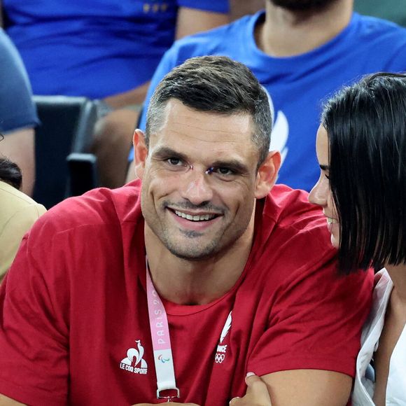 Florent Manaudou et Lola Duménil - Les célébrités assistent à la victoire de l'équipe de France de basket face au Canada (82-73) lors des Jeux Olympiques de Paris2024, le 6 août 2024. © Jacovides-Perusseau / Bestimage