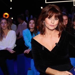 Exclusif -  Faustine Bollaert - Backstage - Enregistrement de l'émission "La boîte à secrets N°18" à Paris, présentée par Faustine Bollaert et diffusée le 12 janvier 2024
©Christophe Clovis / Bestimage