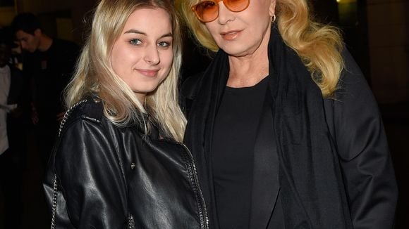 Sylvie Vartan : Sa fille Darina n'est plus un coeur à prendre, elle partage une photo avec son compagnon pour officialiser l'heureuse nouvelle