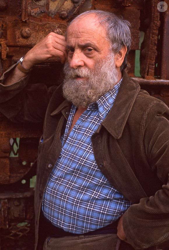 Un lieu situé au sixième étage d'une ancienne maison close germanopratine.

Photo d'archive, datée de 1988, du sculpteur français César Baldaccini (1921-1998) dans sa fonderie en Normandie, France. Photo par Pascal Baril/ABACAPRESS.COM
