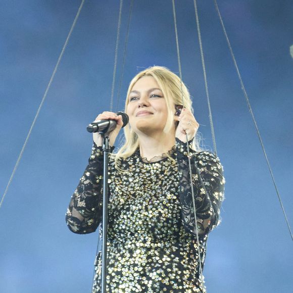 L’enjeu est de taille pour la chanteuse française qui défendra les couleurs tricolores à l'Eurovision avec sa chanson "Maman"...

La chanteuse Louane (Louane Emera) interprète pour la première fois son titre "Maman" au Stade de France à la mi-temps du match du Tournoi des Six Nations opposant la France à l'Écosse, à Saint-Denis, Seine Saint-Denis, France. © Cyril Moreau/Bestimage